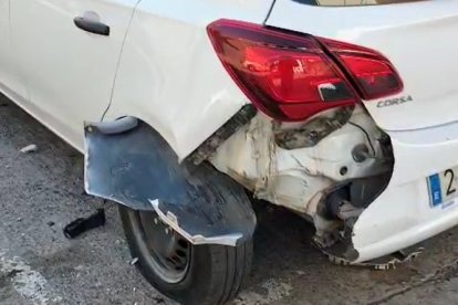 Circula a alta velocitat i xoca contra diversos vehicles a Mollerussa