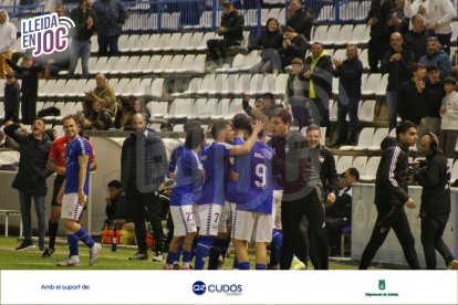 Els jugadors del Lleida celebren el gol de la victòria.