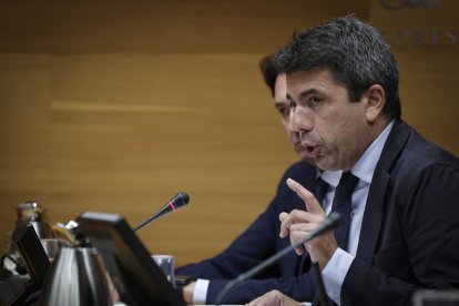 Carlos Mazón, president en funcions de la Generalitat Valenciana, respon davant la comissió d'investigació.