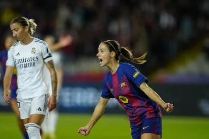 Aitana Bonmatí celebra el quart gol del partit, que va completar la golejada blaugrana. - EFE