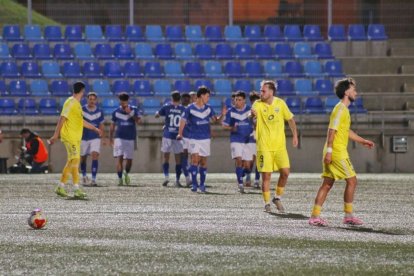 Pau Russo demana explicacions després d’encaixar un dels dos gols. - ÀLEX SAMPER
