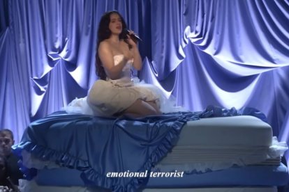 Rosalía deslumbra en el show de Jimmy Fallon con 'La Perla'
