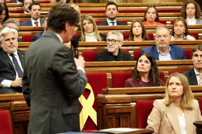 Illa s’enfronta a la nova líder de Junts al Parlament, Mònica Sales, que ahir es va entrenar en el càrrec. - ACN