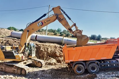 Les màquines treballen a preu fet per acabar les obres del sector 3 el juny del 2026. - C.P.