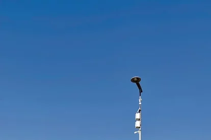 Les càmeres de vigilància que es van instal·lar fa 5 anys i no s’han pogut posar en marxa. - VALLBOI.CAT