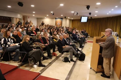 La jornada es va celebrar ahir a la Facultat de Medicina. - AMADO FORROLLA