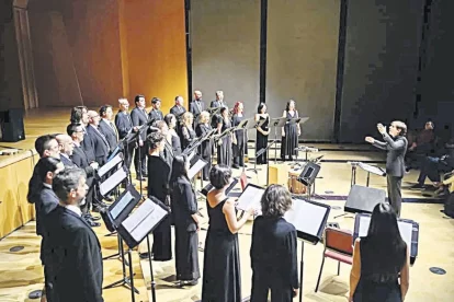 El Cor de Cambra del Palau, sota la direcció del lleidatà Xavier Puig, en un concert el passat dia 9. - TONI BOFILL