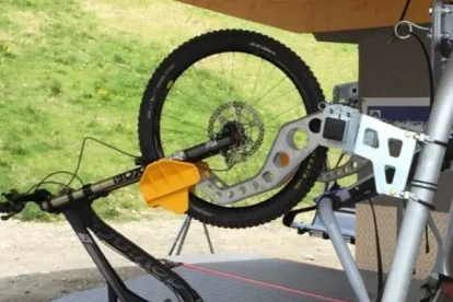 Un dels suports que s’instal·laran als telecadires. - FGC