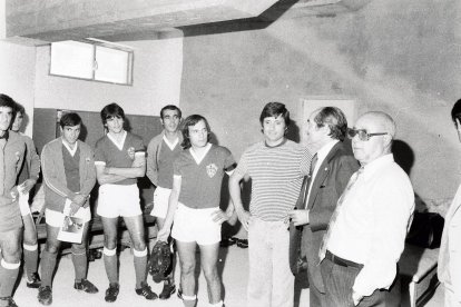 Pepito Esteve, amb l’alcalde Corbella als nous vestidors.