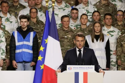Macron va anunciar el nou servei militar voluntari des de la base militar de Varces, Alps francesos. - EFE/EPA/THOMAS PADILLA MAXPPP OUT