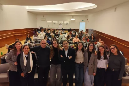 Ponents i membres de la Càtedra d’Innovació Social i el seu director, Carles Alsinet, al centre.