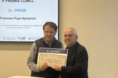 Francesc Pujol i Josep Montserrat Capdevila, amb el doctor Josep Basora en l’entrega de premis. - ICS