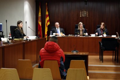 L'acusat, assegut al judici.