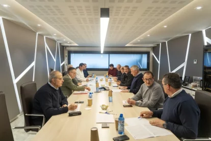 La junta de preus del porcí reunida ahir a Mercolleida. - PAU PASCUAL