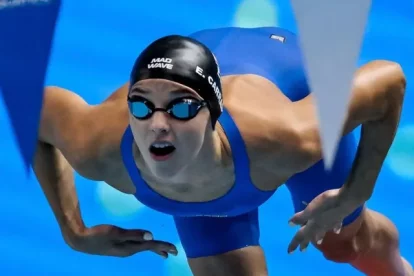 Emma Carrasco, saltant a l’aigua en la jornada matutina. - RFEN