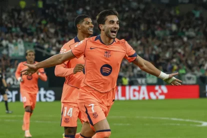 Ferran Torres celebra un dels tres gols que va marcar a la primera part. - EFE