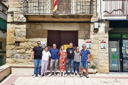 Pere Pedrol, tercer per l’esquerra, va rellevar Elisabet Lizaso com a alcalde de Camarasa l’octubre per al que queda de mandat. - AJUNTAMENTS DE CAMARASA/LA GUINGUETA D’ÀNEU