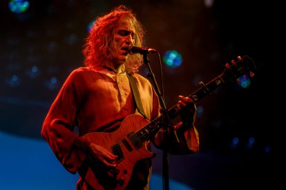 Robe Iniesta durante un concierto en Madrid en 2024.