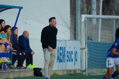 Rubén López, donant indicacions dissabte al Recasens. - MARC DOMINGO