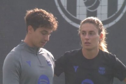 El lleidatà, amb Alèxia Putellas i altres membres de l’staff blaugrana, amb Romeu al capdavant.