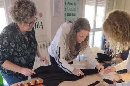 Elaboració del caganer gegant a Bellmunt. - AJUNTAMENT DE BELLMUNT D’URGELL