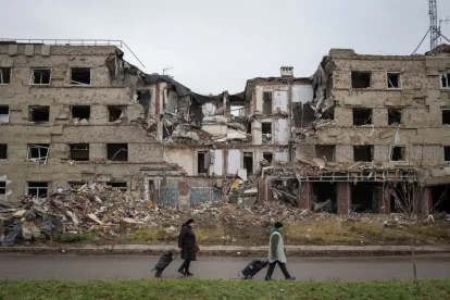 Un edifici destruït pels bombardejos llançats per Rússia a Ucraïna. - EUROPA PRESS