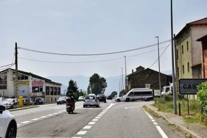 La intersecció entre l’N-260 a Montferrer i la carretera local. - C.SANS