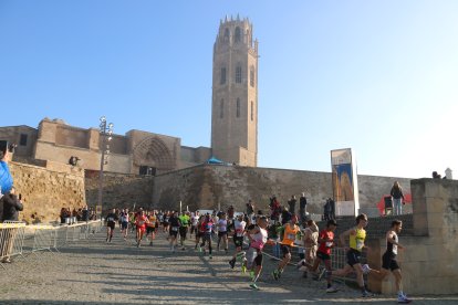 Participants de la cursa a la Seu Vella.