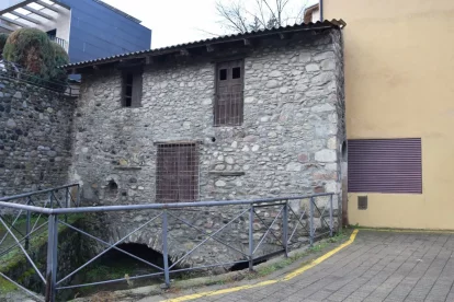 L’edifici presenta un estat de deteriorament important. - C.SANS