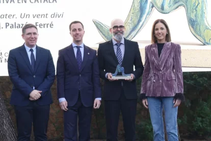 El lleidatà Òscar Palazón, dissabte amb el premi, entre responsables del Consell de Mallorca. - CONSELL DE MALLORCA