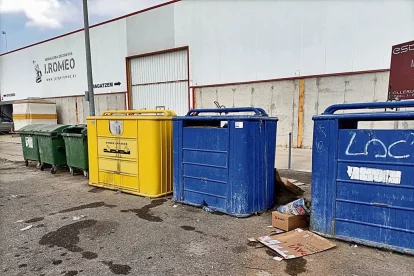 Els contenidors que s’utilitzen actualment als polígons de Golmés. - J.GÓMEZ