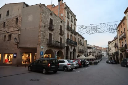 L’ajuntament de les Borges té diverses places habilitades per a minusvàlids al centre urbà. - AMADO FORROLLA