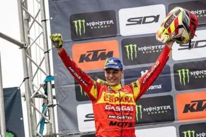 D’esquerra a dreta, els pilots lleidatans Adrià Monné i Jordi Alba.