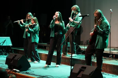 L’equip verd, en plena actuació a L’Amistat. - J.GÓMEZ