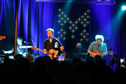 El públic va tornar a disfrutar ahir a la nit de la música de Mishima en directe. - AMADO FORROLLA