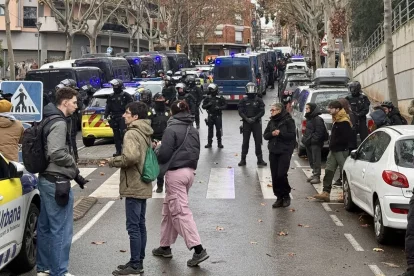 La Guàrdia Urbana de Badalona i els Mossos d’Esquadra van impedir una nova okupació a la ciutat. - JORDI PUJOLAR/ACN