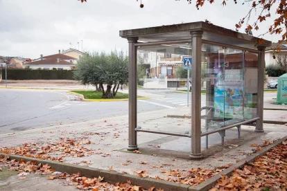 Parada d’autobús a la plaça de la Plana. - JORDI BONILLA