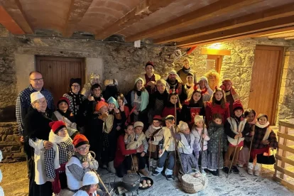 Alguns dels figurants participants en el pessebre vivent de Rialp. - COMISSIÓ FESTES RIALP