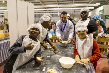 El taller del Gremi de Forners de Lleida, una de les activitats amb més èxit del Cucalòcum. - JORDI BONILLA