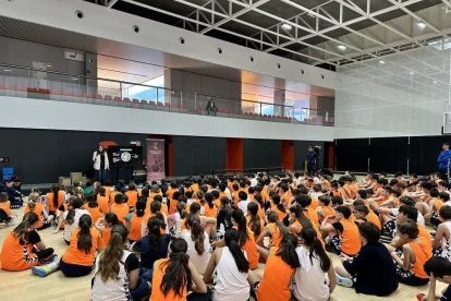 Imatge d’una de les xarrades que el grup lleidatà va oferir a la ciutat esportiva del València Basket. - GRUP VALL COMPANYS