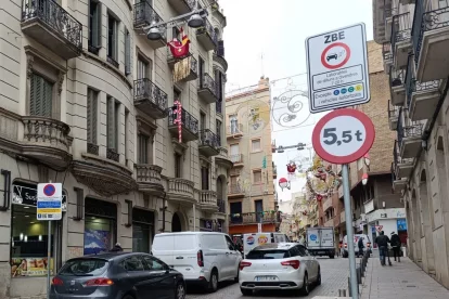 Els accessos a la Zona de Baixes Emissions estan senyalitzats i compten amb càmeres. - S.E.