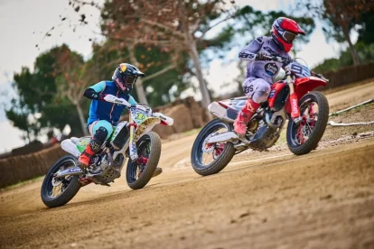 Marc Márquez, al capdavant, perseguit per Diogo Moreira en l’entrenament de dilluns passat. - SGR