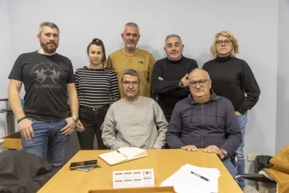 Els representants de les organitzacions agràries, ahir a les instal·lacions de SEGRE. - JORDI ECHEVARRIA