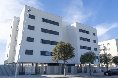 Última promoció de pisos socials de lloguer construïts als Mangraners. - PAU PASCUAL PRAT