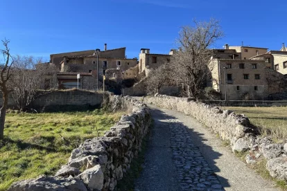 Un camí d’accés a Josa i Tuixén, la gran excepció del Pirineu, ja que en 25 anys no s’hi ha construït cap habitatge. - ALBERT L. COBO/ACN