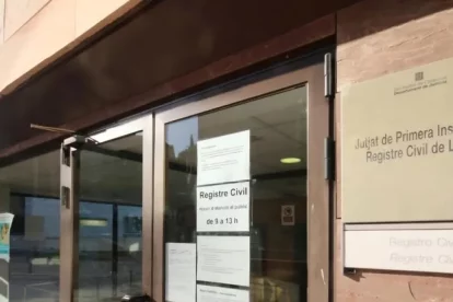 El Registre Civil de Lleida és un dels quatre de la demarcació en què s’inscriuen nounats a l’haver-hi hospitals al municipi.