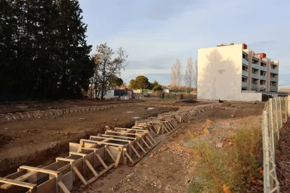 La cooperativa Sostre Cívic ha iniciat els treballs per edificar 25 pisos a Enric Roca Peralta. - AMADO FORROLLA