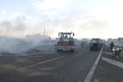 La concentració a l'A-2 a Fondarella aquest divendres al matí.