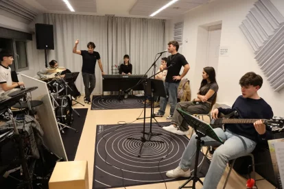 Lluís Sánchez, guanyador de la 3a edició d’‘Eufòria’ de TV3, ahir durant el seu assaig a l’Orfeó. - AMADO FORROLLA