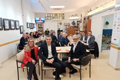 Judit Alcalá, Òscar Ordeig i Fèlix Larrosa van presidir l’esmorzar d’any nou amb la premsa. - S.E.